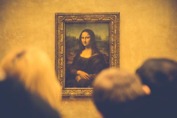 people looking at Mona Lisa